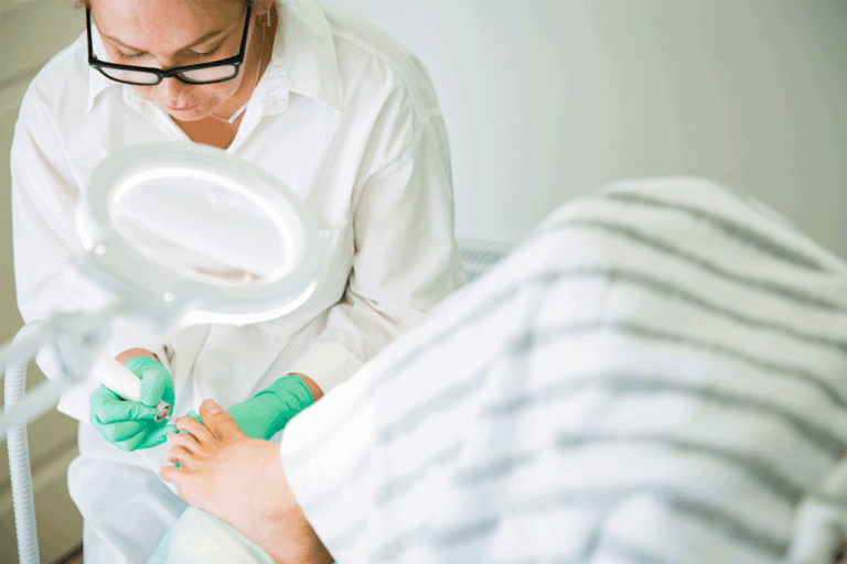 Cuidados com os Pés: Dicas Essenciais para Mantê-los Saudáveis